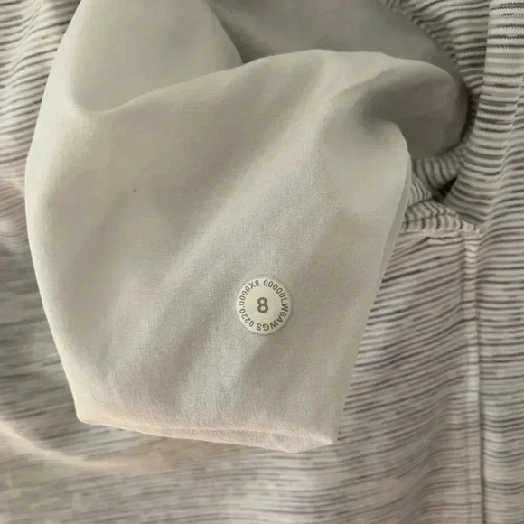 LULULEMON On The Fly Crop *23"
Wee Are From  Space Nimbus Battleship - Picture 5 of 7